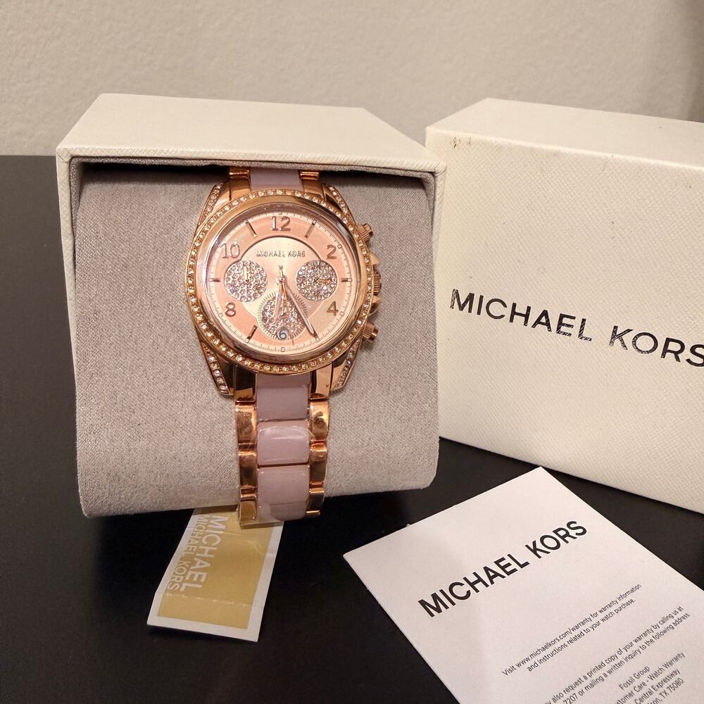 MICHAEL KORS WATCH- NWT (Needs a new battaery) - Picture 3 of 4